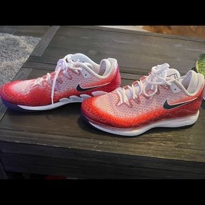 Mens Nike Vapor Max tennis shoes 9.5 only worn 5 times.